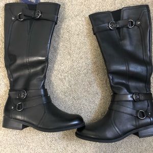 NWOT women’s size 7.5 white mountain boots